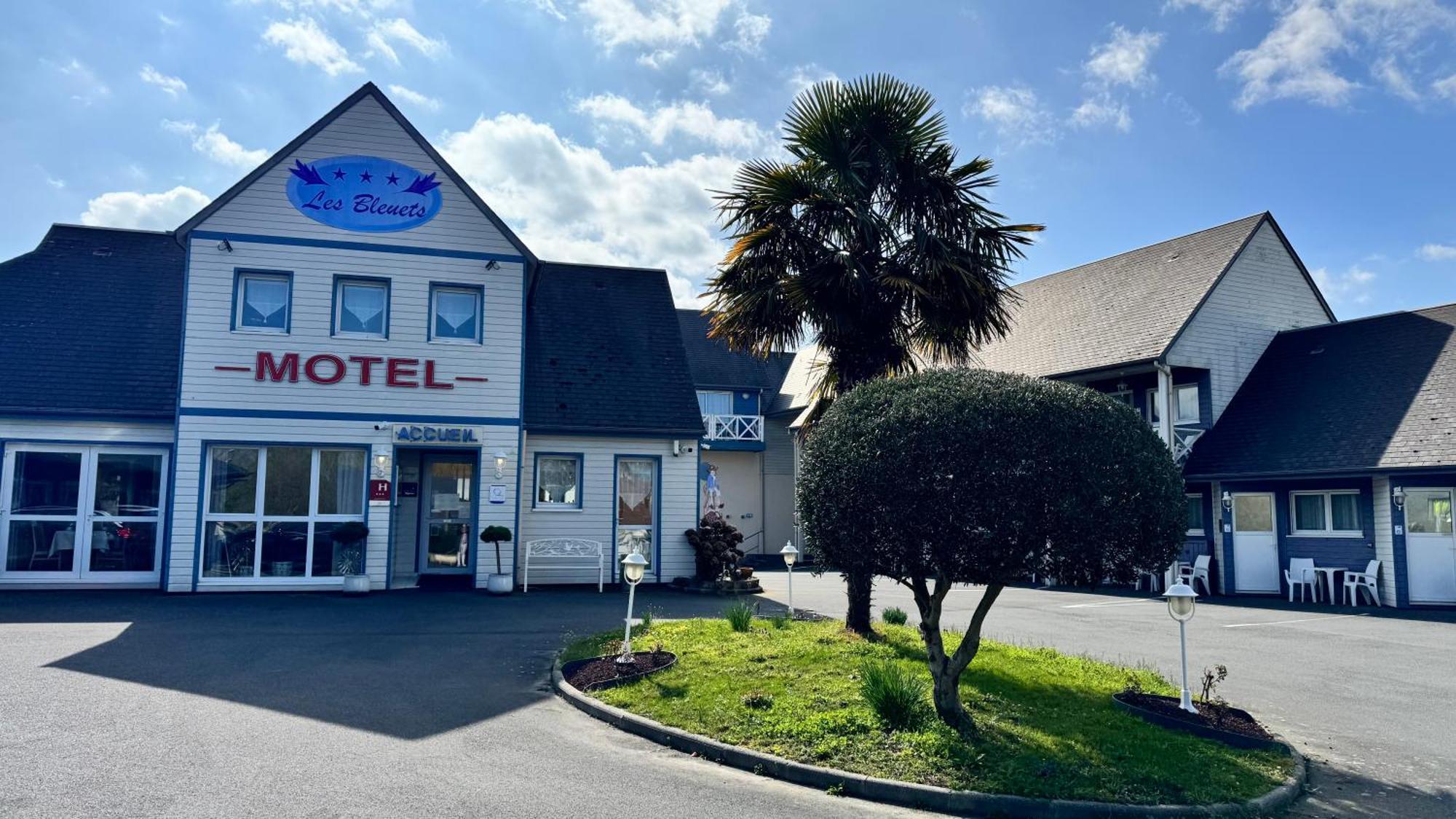 Contact Hotel - Motel Les Bleuets & Spa La Riviere-Saint-Sauveur Екстер'єр фото