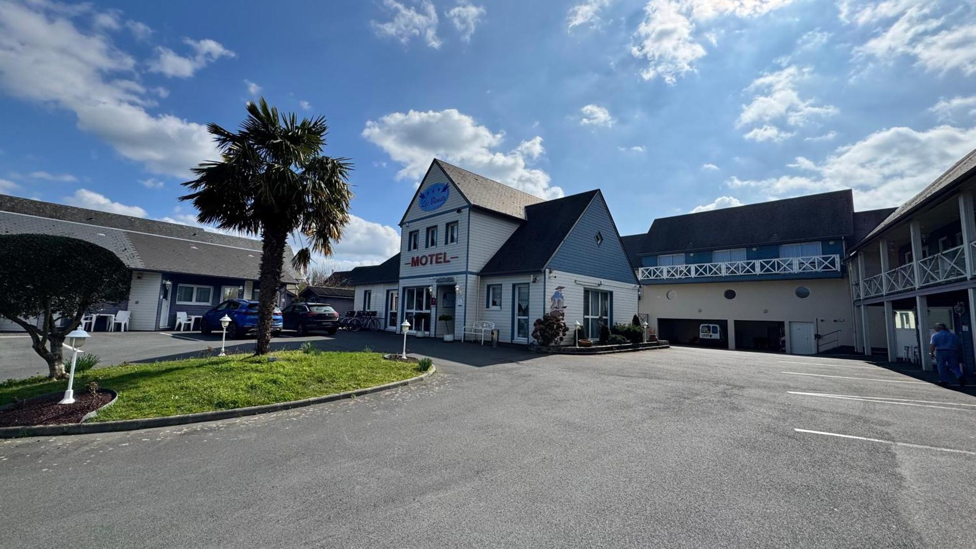 Contact Hotel - Motel Les Bleuets & Spa La Riviere-Saint-Sauveur Екстер'єр фото